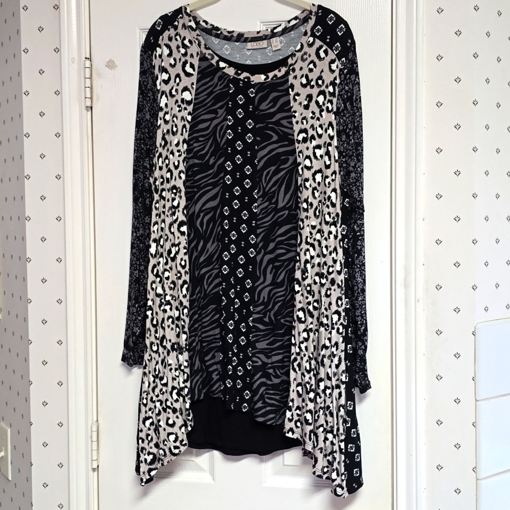Women's Brand New LOGO/Laurie Goldstein Tunic. Size 1X Two Pieces. Top and Tank.